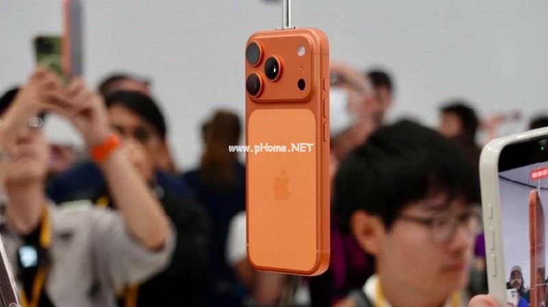 iPhone 17宇宙橙引爆中国社交热潮，助推营收增长38%